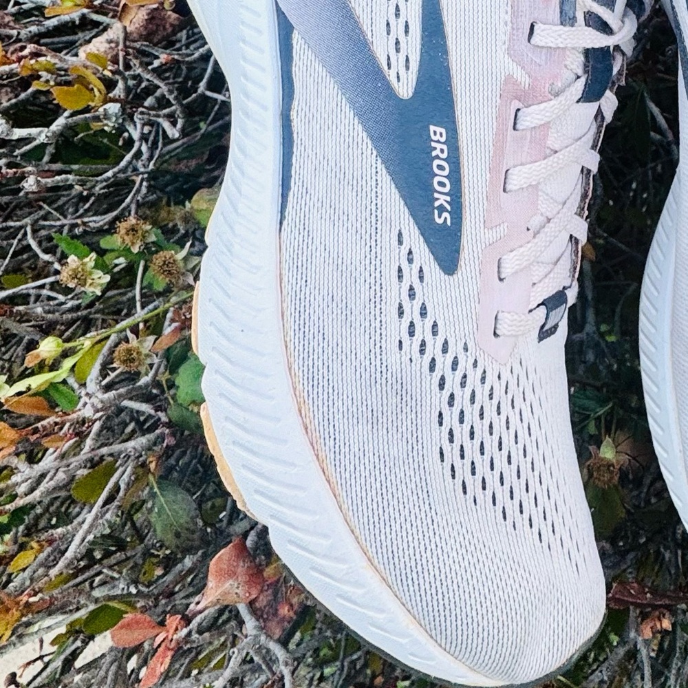 Brooks Launch Women’s Athletic Shoes - Picture 6 of 7